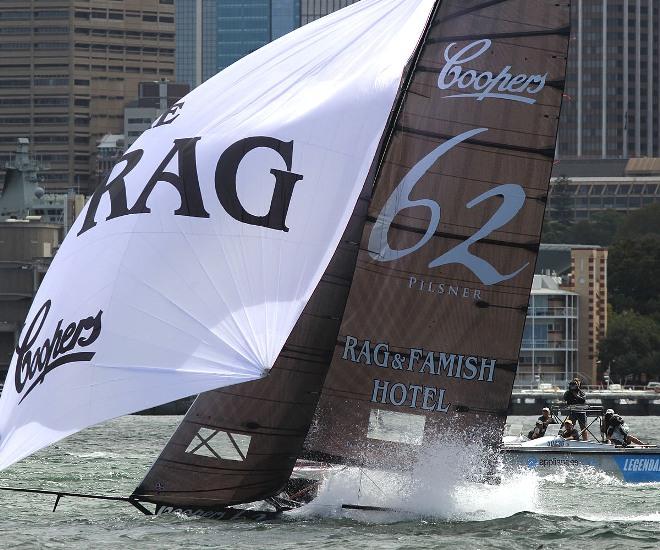 Coopers 62-Rag and Famish Hotel approaches to wing mark off Clarke Island &copy; Frank Quealey /Australian 18 Footers League http://www.18footers.com.au